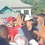 Lilis Terpaksa Turun Dari Panggung Gegara Digempur Ribuan Vens di Sula Saat Manggung