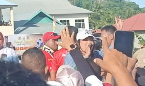 Lilis Terpaksa Turun Dari Panggung Gegara Digempur Ribuan Vens di Sula Saat Manggung