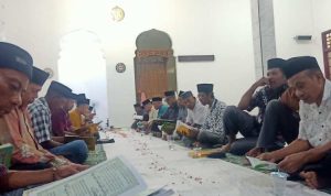 Rayakan Nisfu Syaban 1445 H, Warga Desa Soamole Doa bersama di Masjid