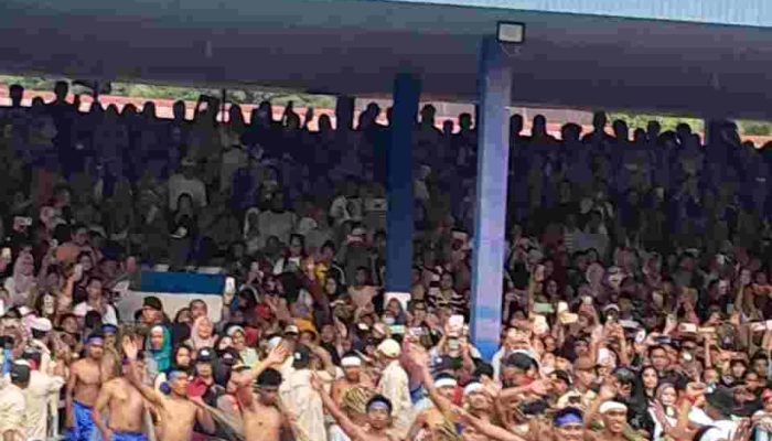 Sebagai Keterwakilan  Sula,  Irawan Duwila Apresiasi Adat Pukul Manyapu Negeri Mamala Maluku Tengah