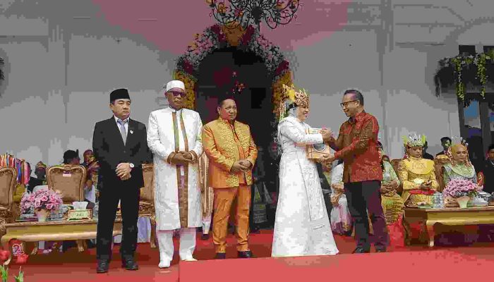 Upacara HUT Kepulauan Sula Ke  21, Bupati Terima Dokumen Pemekaran Mangoli Raya