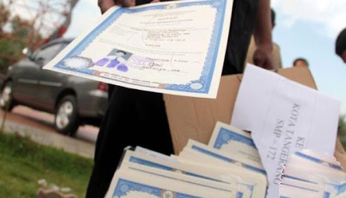 Ijazah Menumpuk di SMP Negeri 3 Sulabesi Tengah, Diduga Ada Sesuatu