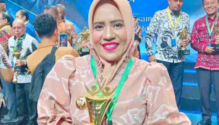 Soal Pendidikan di Sula, Bupati FAM Dianugrahi Penghargaan