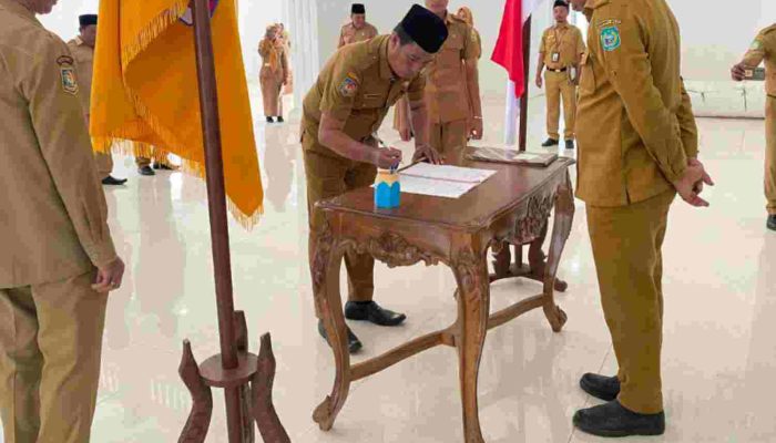 Sekda Taliabu Lantik Enam Pejabat Struktural dan Dua Kepsek