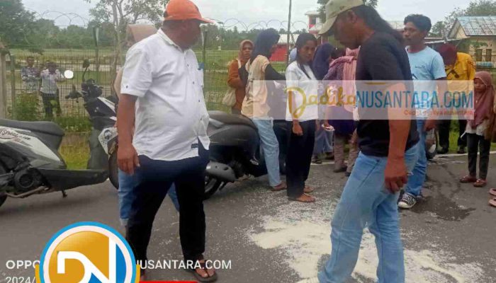 Mengharukan, Sekda Kepsul Muhlis Soamole Ganti Beras Warga yang Tumpah karena Laka Lantas