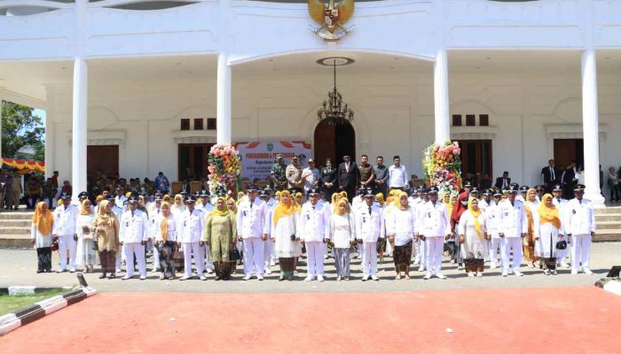 Bupati Kukuhkan Aparatur Desa dengan Masa Bakti 8 Tahun