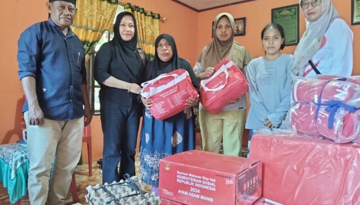 Melalui Dinsos,  Pemda Sula Berikan Bantuan ke Korban Kebakaran di Soamole