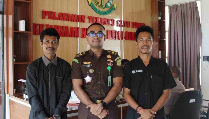 Perkuat Hubungan Kemitraan, BEM STAI silaturahmi Dengan Kasi Intel Kejari Kepsul.