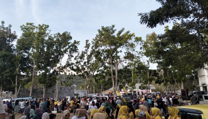 Ekspresikan Kebahagiaan, Pendukung FAM-SAH Berkumpul di Halaman Istana Daerah