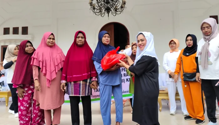 Sambut Hari Ibu, Bupati Sula Berbagi untuk Perempuan-Perempuan Hebat