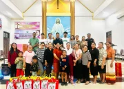 Jelang Natal, Bupati Bagi Parsel Pada Jemaat Gereja Katolik Sanana