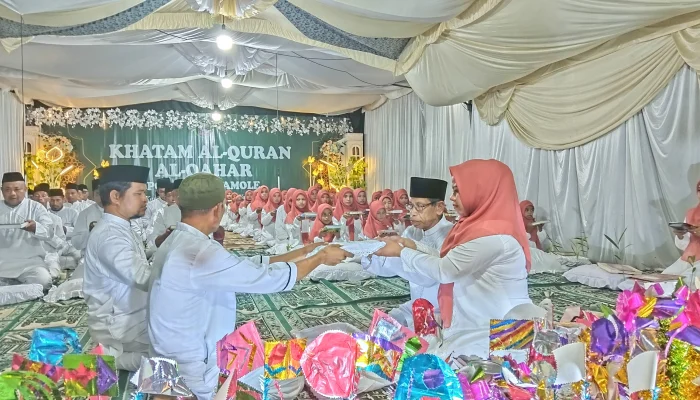 104 Santriwan dan Santriwati TPQ Al-Qahar Pos Soamole Gelar Khatam