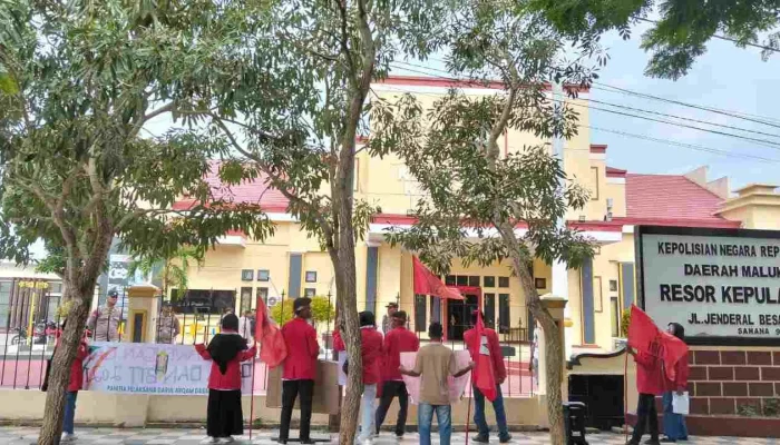 Soal DD, GMNI Seret Beberapa Nama Desa Saat Berorasi di Polres