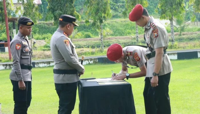 Kapolres Halteng Pimpin Sertijab Enam Perwira