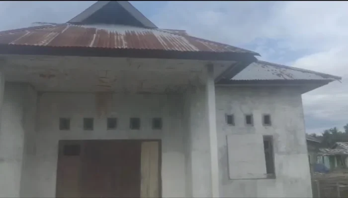 Kantor Desa Bapenu Dibiarkan Rusak Tak Terurus, Tak Ada Aktivitas Perkantoran