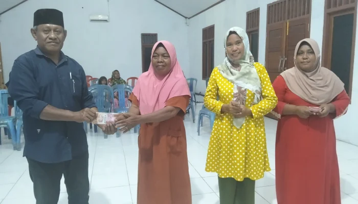 Pemdes Soamole Salurkan BLT dan Pembayaran Insentif Aparat Desa