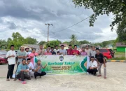 Bagi Takjil, Organda Unit Pangkalan Ngolopopo Mudahkan Para Pengendara Jelang Buka Puasa