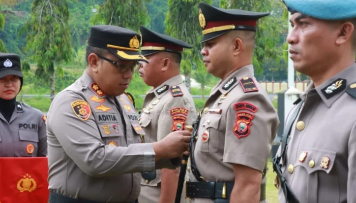 Kapolres Halteng Pimpin Sertijab Kapolsek Gebe dan Kasi Propam