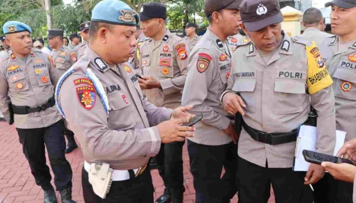 Pastikan Tak Bermain Judi Online, Kasi Propam Periksa HP Anggota Polres Sula