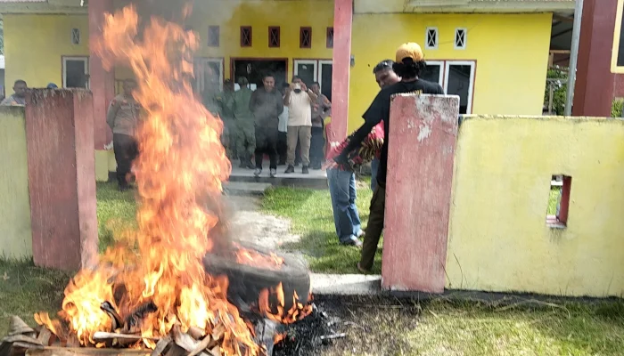 Dinilai Gagal, Pejabat Kades Waiboga Diminta Segera Diberhentikan