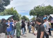 Pejabat Kades Waiboga Mustafa Saniapon Didemo Lagi, Ruas Jalan Utama Dipalang Masa