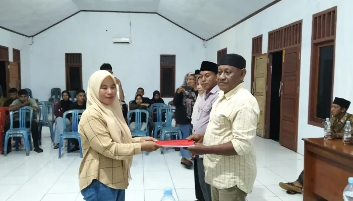 Panpel Gendang Sahur  Serahkan Dokumen Pertanggung Jawaban ke Kepala Desa Soamole