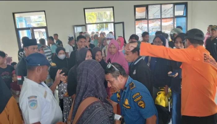 Antisipasi Kepadatan di Atas Dermaga Sanana, ini Yang Dilakukan Petugas