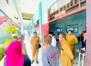 Didampingi Disdikbud, Wakil Bupati Halteng Pantau UAS
