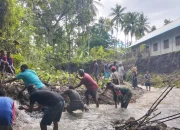 Selamatkan Sekolah M.Ts Babussalam Waiboga, Warga Normalisasi Kali Pakai Tangan