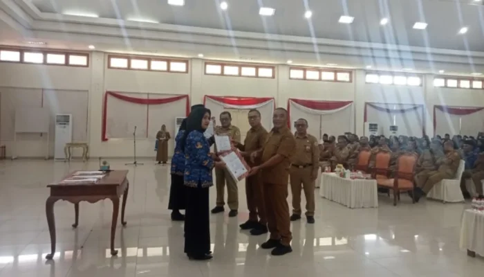 337 PPPK Halteng Terima SK, Bupati Ikram Ajak Bekerja Dengan Hati