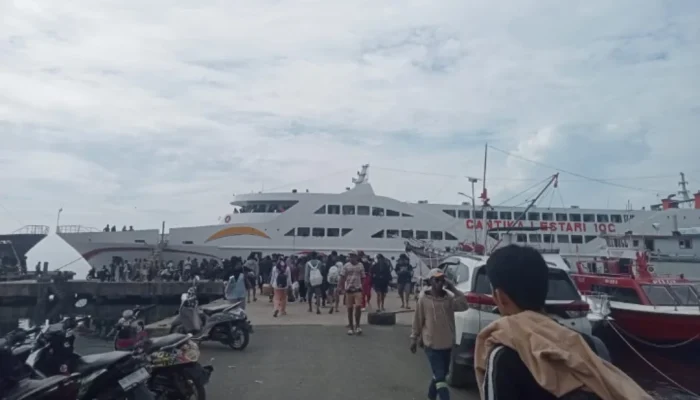Mudik Lebaran Idul Adha 1446 H. Penumpang Asal Ambon-Seram membludak.