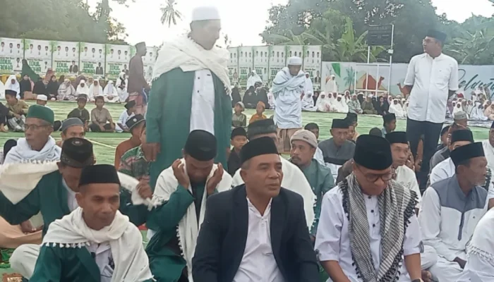Bupati dan Wabup Halteng Sholat Idul Adha di Banemo Patani Barat