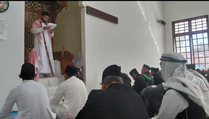 Gelar Sholat Idul Adha, Pemdes, Hakim Sarah  dan Warga  Doakan Keselamatan Jama’ah Haji Asal Soamole
