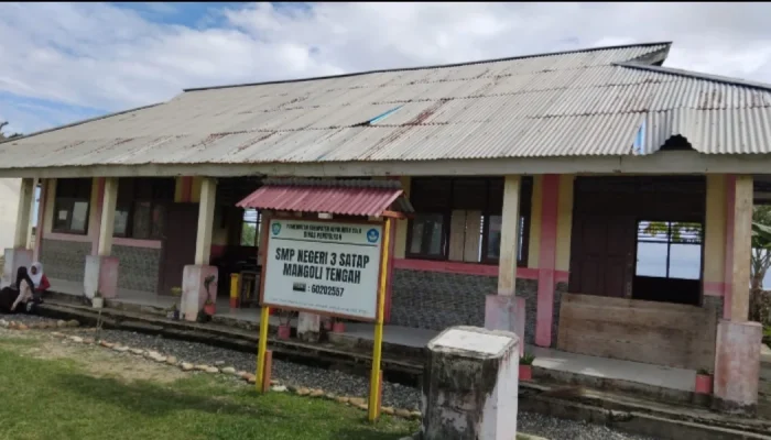 Kondisi SMP N. 3 Satap Mangoli Tengah Sangat Memperihatinkan, Bangunan Rusak Parah