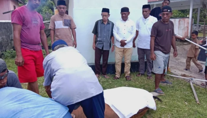 Moh. Azwan Soamole, Anggota DPRD Sula Kurban Satu Ekor Sapi di Desa Soamole