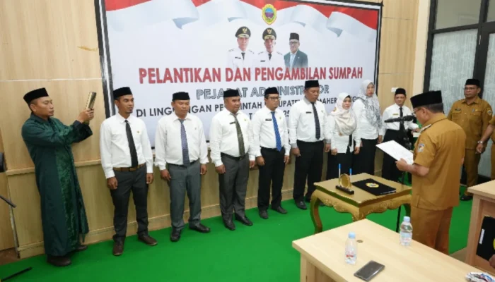 Bupati Ikram Lantik Merotasi 8 Pejabat Esalon III Halteng Yang Dirotasi