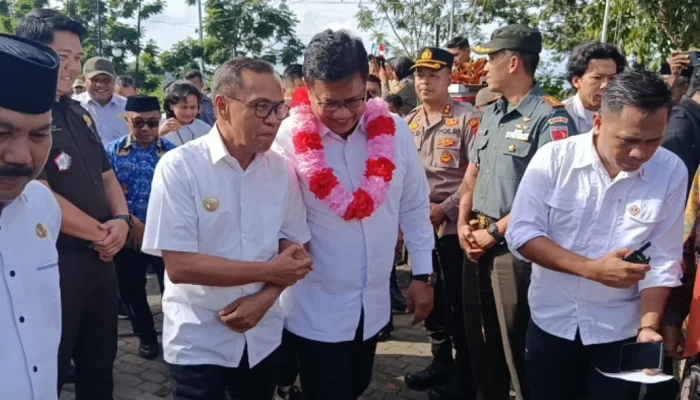 Wamen Transmigrasi Viva Yoga Mauladi Berkunjung ke Halteng