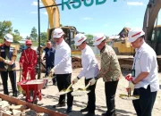 Di Kabupaten Pulau Buru, Menkes RI Letakan Batu Pertama RSUD Lala