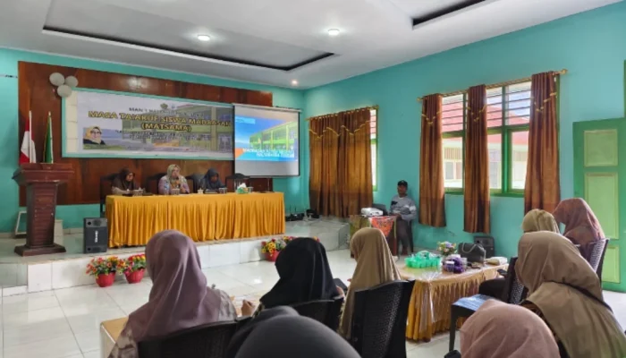 Kepsek dan Guru MAN 1 Halteng Libatkan Wali Murid Kelas X, Sampaikan Program dan Aturan Untuk Siswa Baru