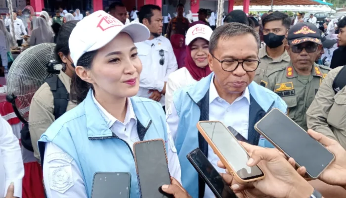 Gubernur Sherly Djuanda Apresiasi Pemda Halteng Soal Seragam Gratis untuk Siswa