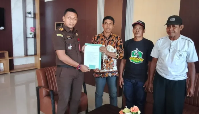 Warga Resmi Laporkan Dugaan Korupsi DD di Bapenu ke Kejaksaan Negeri Taliabu
