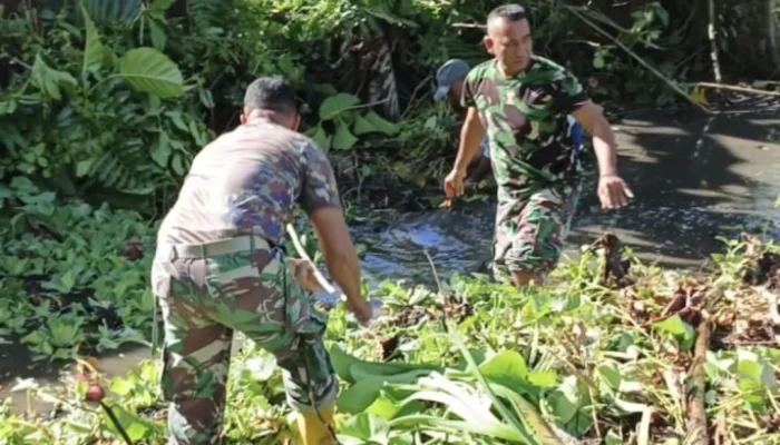 Antisipasi Genangan Air Saat Banjir, Danramil 1510-01 Gelar Normalisasi Saluran Air