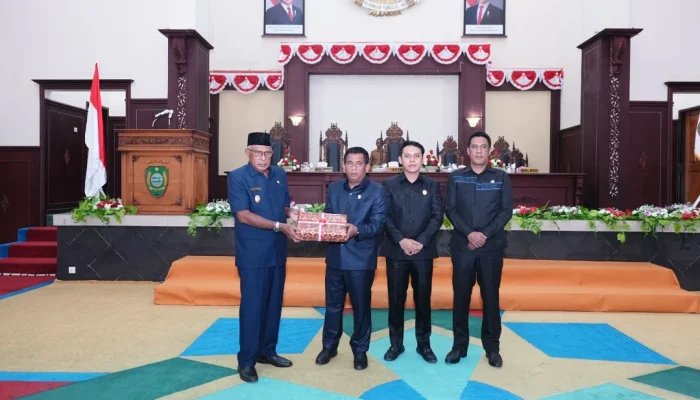 Wabup Serahkan Dokumen Ranperda APBD Perubahan ke DPRD