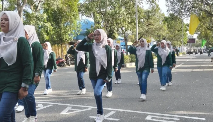 Rayakan HUT PGRI, Guru-Guru di Sula Ikut Lomba Gerak Jalan