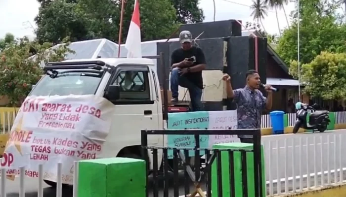 Kelola Birokrasi Desa Buruk, Warga Boikot Kantor Kepala Desa Soamole