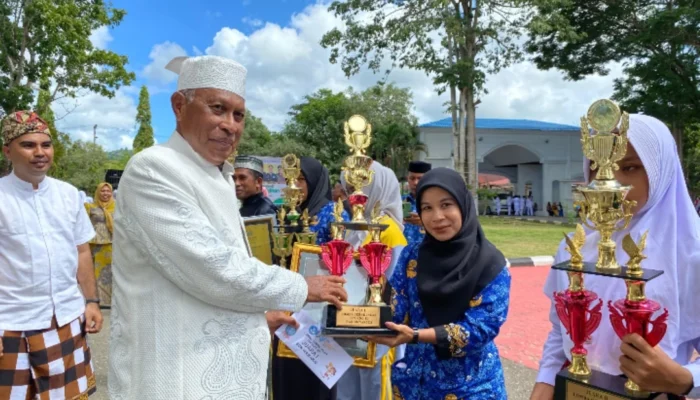 Ikut Lomba di Hardiknas, SD Negeri Waisakai Raih Juara 1 Gerak Jalan Indah