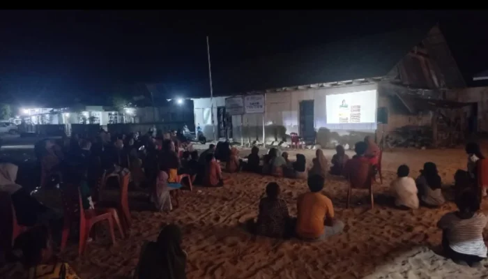 Ratusan Masyarakat Desa Tikong Pulau Taliabu Nobar Film Pesta Babi