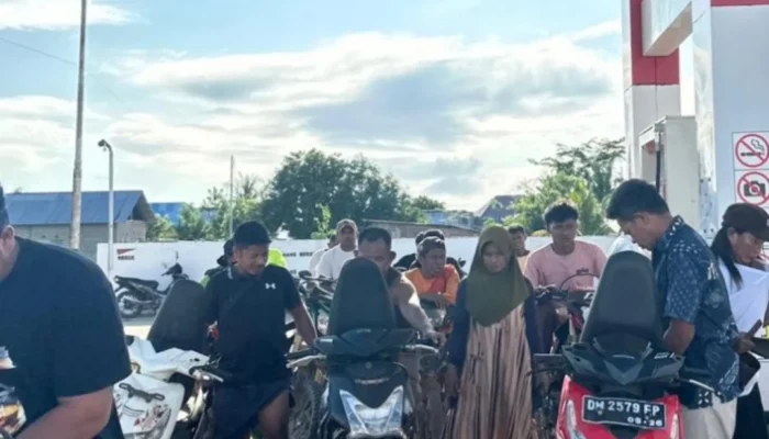 Pelayanan SPBU Bapenu Berjalan Lancar, Nelayan dan Pengendara Dapat Harga Sama
