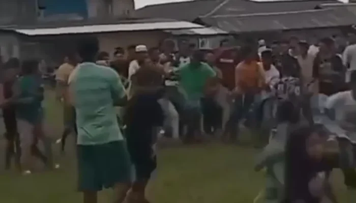Dipicu Miras, Warga Desa Bapenu dan Bahu Bentrok
