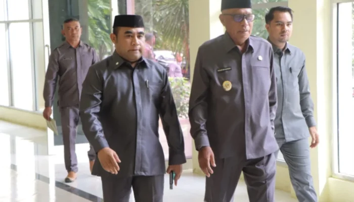 Wabup Serahkan Dokumen Ranperda ke DPRD Sula